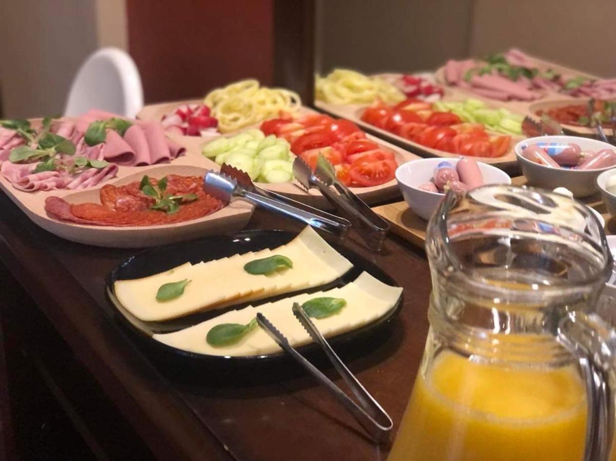 Atrium Panzio Hotel Esztergom Ngoại thất bức ảnh