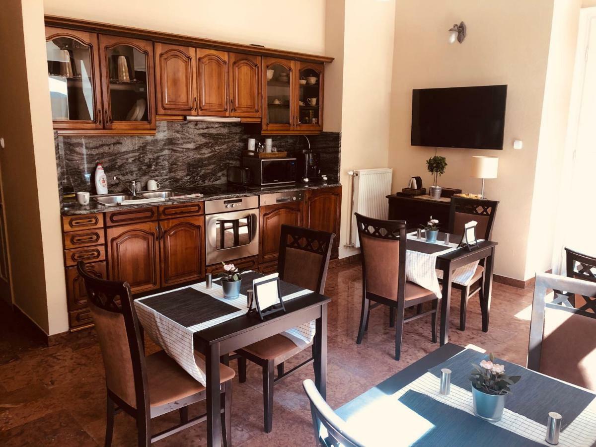 Atrium Panzio Hotel Esztergom Ngoại thất bức ảnh