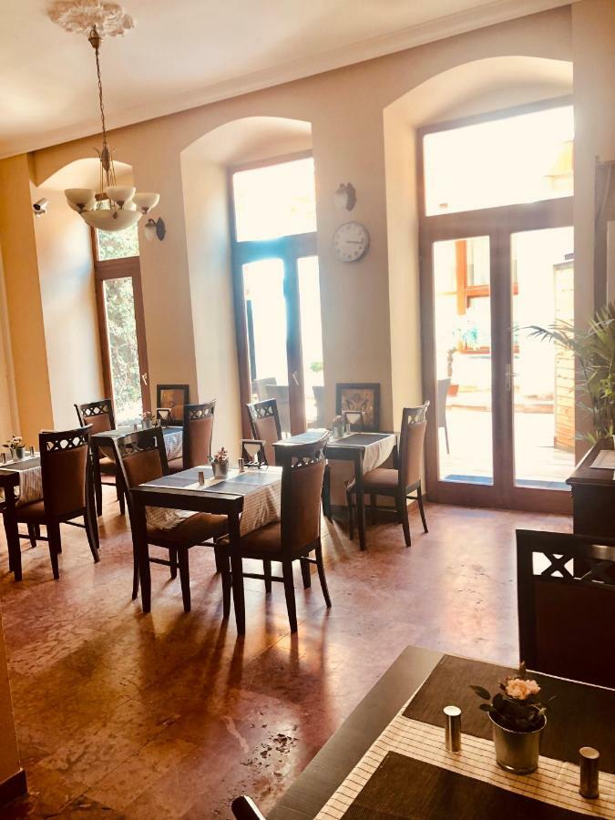 Atrium Panzio Hotel Esztergom Ngoại thất bức ảnh